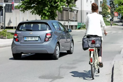 Policisti so v dveh dopoldnevih na območju Kranja pri prekršku zasačili več kot 60 kolesarjev (slika je simbolična). / Foto: Gorazd Kavčič / Foto: 