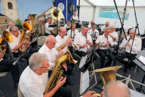 140 let Mengeška godba veterani in Mihaelov semenj Mengeš / Foto: Tina Dokl