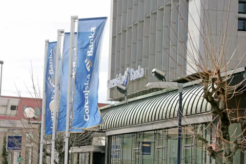 Srbska AIK Banka ima že glavno besedo v Gorenjski banki. Na sliki: poslovna stavba Gorenjske banke v Kranju. / Foto: Tina Dokl / Foto: 