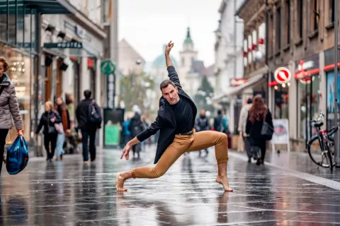 Matevž Česen je še vedno rad tudi v vlogi plesalca. / Foto: Osebni Arhiv