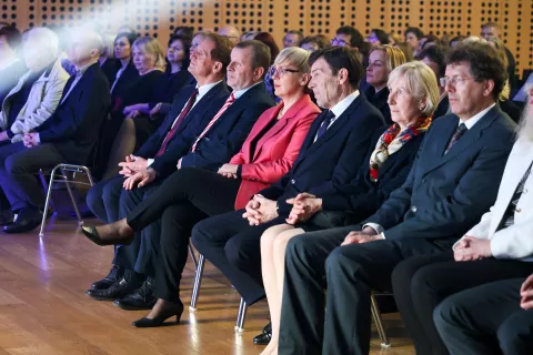 Na slovesnosti na Brdu pri Kranju je Državni izpitni center zaznamoval trideseto obletnico ponovne uvedbe mature v Sloveniji. / Foto: Tina Dokl