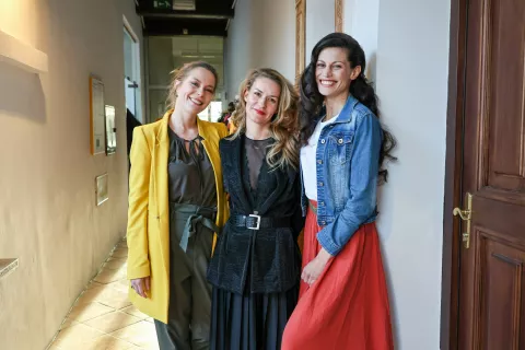 Simona Kogovšek modna revija nova pomladna kolekcija ob 20 obletnici Ljubljana na fotografiji z leve Lea Cok, Simona Kogovšek in Nataša Naneva / Foto: Tina Dokl