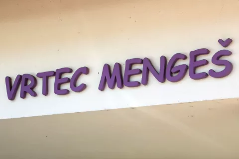 Novi vrtec, ki ga bodo zgradili v južnem delu Mengša, je težko pričakovan. / Foto: Tina Dokl