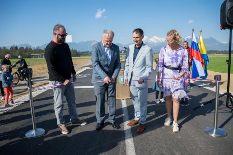 Otvoritev nove ceste Voklo - Trboje. / Foto: Primož Pičulin