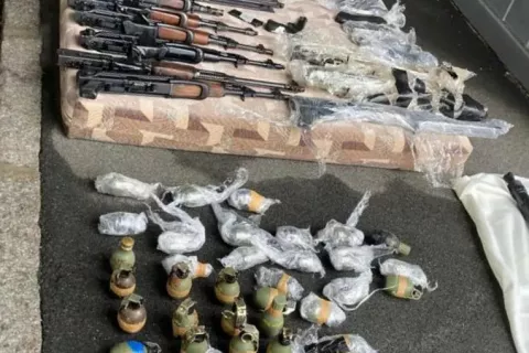 Preiskovalni organi iz Francije, Slovenije, BiH in &Scaron;panije so v skupni operaciji razbili mednarodno mrežo trgovcev z orožjem. / Foto: Europol