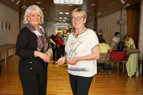 srečanje 25 let Društvo bolnikov z osteoporozo Kranj na fotografiji z leve Janja Rednjak predsednica ZDBO Slovenije, Milena Zupin predsednica / Foto: Tina Dokl