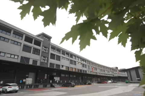 znak tabla stavba Zavod za zaposlovanje enota KranjZavod Republike Slovenije za zaposlovanje, Območna služba in Urad za delo / Foto: Gorazd Kavčič