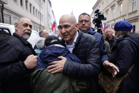 Slovenija, Celje, 18.04.2025, 18. april 2025 Razglasitev sodbe Branku Kastelicu, Janezu Janši in Klemnu Gantarju zaradi očitkov o zlorabi položaja in pomoči pri prodaji nekdanje Janševe parcele v Trenti, politika, Janez Janša, Klemen Gantar,Foto: Borut Živulović/F.A.Bobo / Foto: Borut Živulović/bobo