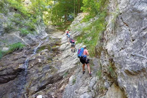 Ferata Dobršnik je srednje zahtevna, primerna je tudi za začetnike. / Foto: Janko Rabič