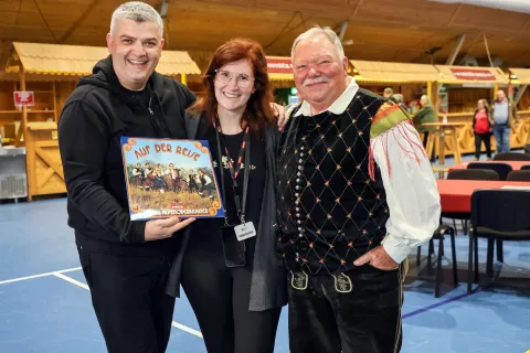 37 Alpski večer Bohinj 2025 na fotografiji z leve Simon Golobič, Tina Žvan, Janez Per Alpski kvintet / Foto: Tina Dokl