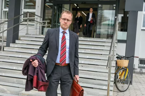 odškodninska tožba Adria Airways v stečaju stečajnega upravitelja Janez Pustatičnik, proti toženima Arne Schuster in Holger Kowarsch nekdanja vodilna v podjetju slovenskega letalskega prevoznika, sodišče Kranj na fotografiji Blaž Štumpfl Odvetniška pisarna Kos, Štumpfl in partnerji / Foto: Tina Dokl