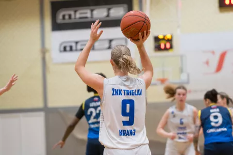 ŽKK Triglav Kranj - ŽKK Cinkarna Celje, Finale 1. SKL za ženske, druga tekma v Kranju / Foto: Primož Pičulin