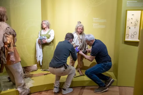 Nova stalna razstava v pritličju predstavlja zgodbo o Blejskem gradu, še pred nastankom grajskega kompleksa. / Foto: Nik Bertoncelj