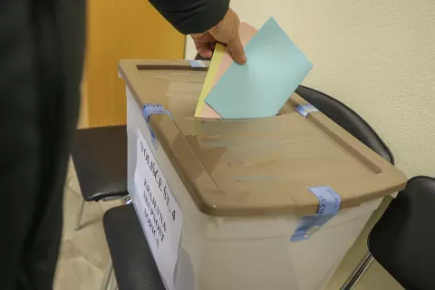 Po novem bo na lokalnih volitvah za vsako krajevno skupnost določena le po ena volilna enota. / Foto: Tina Dokl