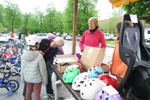 Izbrati je bilo moč tudi kolesarsko opremo. / Foto: Vilma Stanovnik