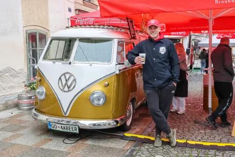karavana okusov Kamnik na fotografiji Beer Bulli in organizator Matej &Scaron;pehar / Foto: Tina Dokl