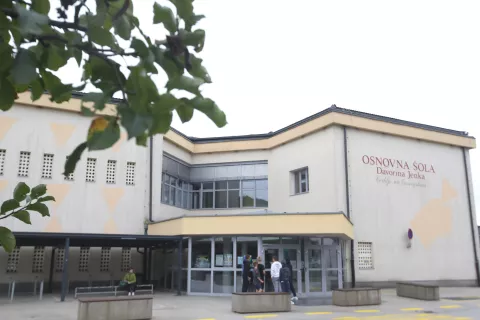 Z rebalansom so zagotovili tudi 80.000 evrov za izgradnjo in nadzor požarnega stopnišča, požarnih sten in aktivnega požarnega javljanja v osnovni šoli. / Foto: Gorazd Kavčič, arhiv Gorenjskega glasa