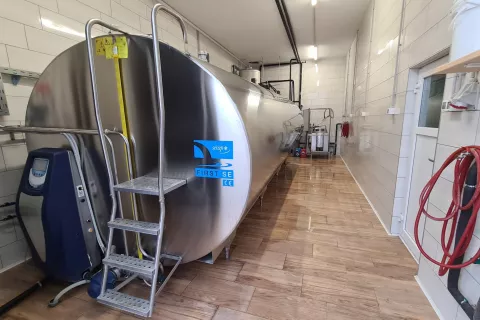 Cena surovega mleka se spreminja iz meseca v mesec, marca je bila malo višja kot februarja. - Slika je simbolična. / Foto: Cveto Zaplotnik