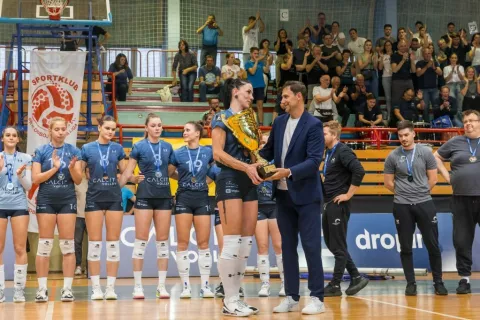 Odbojkarice kamniškega Calcit Volleya so se v državnem prvenstvu morale zadovoljiti z drugim mestom. / Foto: Ok Kamnik