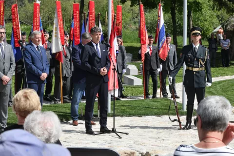 splet odprtje grobišče Begunje / Foto: Tina Dokl