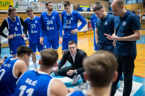 Tekma 17. kroga košarkarske lige OTP banka GGD Šenčur - ECE Triglav Kranj / Foto: Primož Pičulin