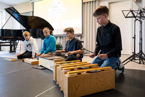 Sklepni nastop vseh sodelujočih - Hura, glasbo se učim na GŠ Kranj / Foto: Primož Pičulin