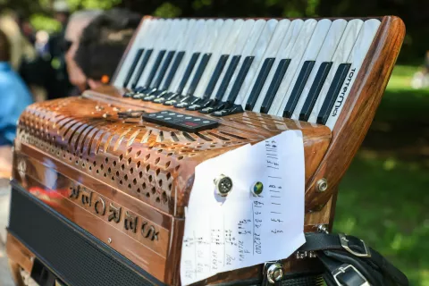 Tradicionalna prireditev Harmonike harmonika ob Blejskem jezeru 2025 Bled / Foto: Tina Dokl