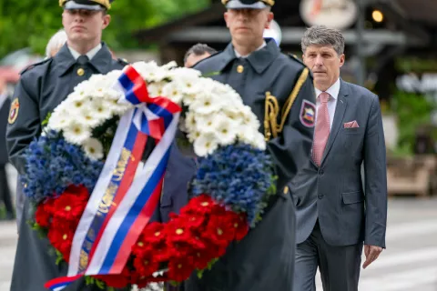 Slovesnost ob dnevu upora proti okupatorju in 80. obletnici osvoboditve na JesenicahPolaganje vencaNa fotografiji Borut Sajovic minister za obrambo RS / Foto: Nik Bertoncelj