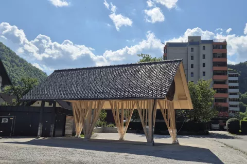 Tržnico v Železnikih bodo v uporabo predali predvidoma do konca maja. / Foto: Ana Šubic