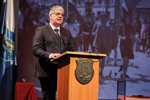 Slavnostni govornik svečanosti je bil minister za notranje zadeve Boštjan Poklukar. / Foto: Tina Dokl