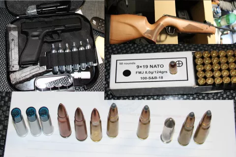 Med preiskavo so policisti zasegli več kosov orožja, streliva in pirotehničnih sredstev. / Foto: Arhiv Pu Ljubljana 