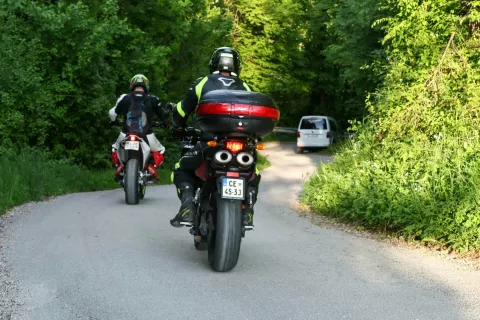 motor sezona motorist na cesti varnost varna vožnja / Foto: Tina Dokl