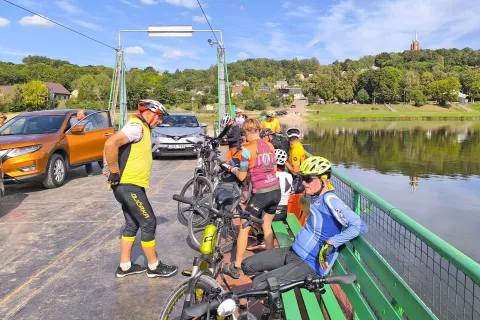 Prečkanje reke Nemen z brodom / Foto: Slavko Zupanc