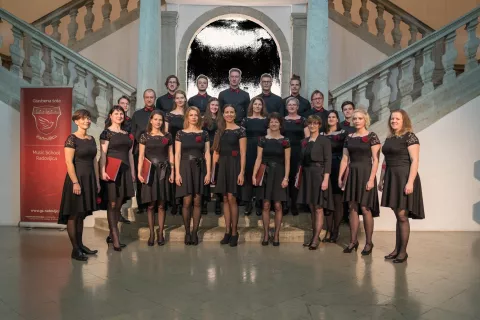 Cikel prireditev Prgarski dnevi se je zaključil v Infocentru Triglavska roža Bled s koncertom Canticum Novum in Triglavskih Rožc. / Foto: Arhiv: Canticum Novum