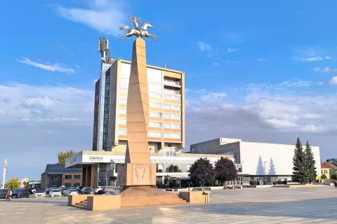 Marijampolė, spomenik Poklon narodu in jeziku / Foto: Slavno Zupanc