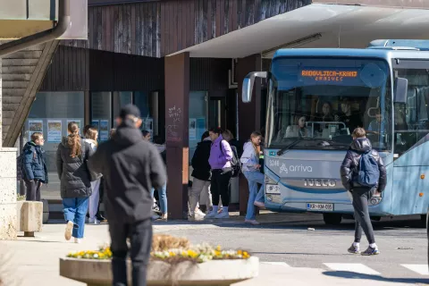 Simbolična fotografija občina Radovljica avtobusna postaja RadovljicaLinija Radovljica - Kranj via Črnivec / Foto: Nik Bertoncelj