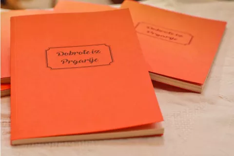 Knjižica receptov Dobrote iz Prgarije ... / Foto: Zasip.si