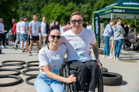 Gibatlon Jesenice športni oviratlon za osebe s posebnimi potrebamiNa fotografij športnika in in člana društva Lepa siTaja Bodlaj in Jernej Slivnik / Foto: Nik Bertoncelj