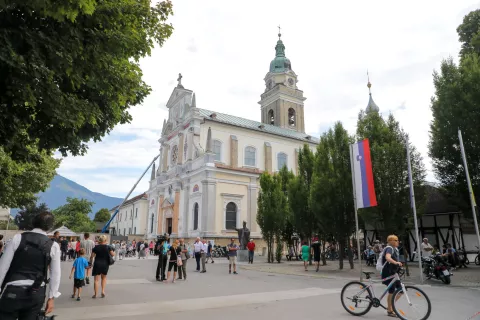 Veliki šmaren cerkveni praznik Brezje 2022 maševal ljubljanski nadškof in metropolit msgr Stanislav Zore / Foto: Tina Dokl