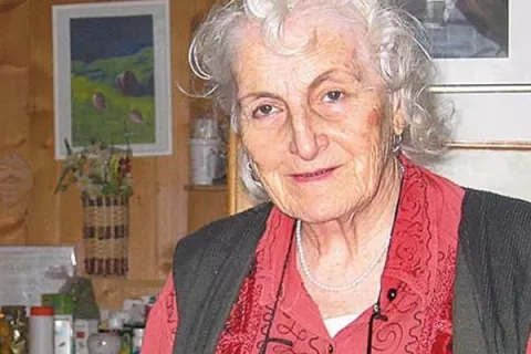 Neža Maurer lansko pomlad na svojem domu v Škofji Loki / Foto: 