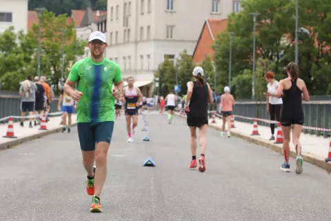 SLO12RUN 12 urni tek po ulicah Kranja center Kranj 6 ur mednarodni tekači najboljši slovenec Marko Tomažin / Foto: Gorazd Kavčič
