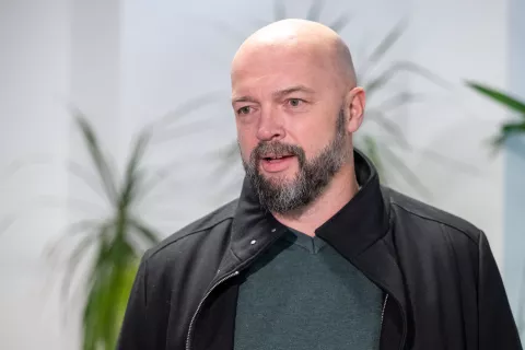 Oceno izvajanja občinskega programa varnosti v letu 2024 je predstavil Gregor Jarkovič, vodja Medobčinskega inšpektorata in redarstva občin Jesenice, Gorje, Kranjska Gora in Žirovnica. / Foto: Nik Bertoncelj