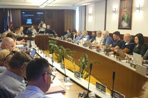 Kamniški svetniki so na 17. redni seji potrdili dokument identifikacije investicijskega projekta za rekonstrukcijo in prizidavo Podružnične šole Gozd. / Foto: Nika Toporiš