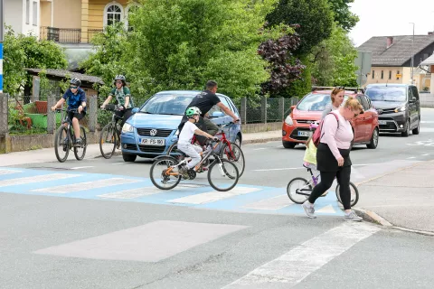 Prometna varnost na območju občine Šenčur se je v preteklem letu z vidika spoštovanja pravil v cestnem prometu poslabšala. Fotografija je simbolična. / Foto: Tina Dokl