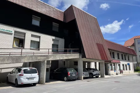 Občinski svetniki so sprejeli investicijski program prenove Zdravstvene postaje Žiri. / Foto: Tanja Mlinar