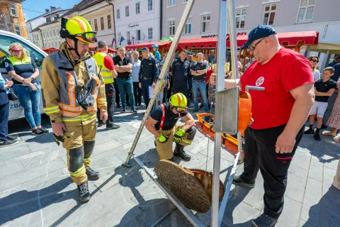 Na vaji je sodelovalo okoli 400 udeležencev iz približno 50 različnih organizacij oziroma enot. / Foto: Nik Bertoncelj