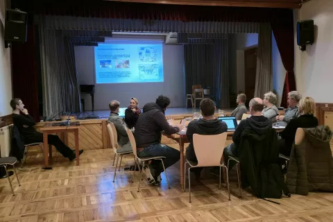 Na Jezerskem so svetniki med drugim razpravljali tudi o ustanovitvi Javnega zavoda KSA. / Foto: Alenka Brun