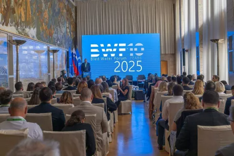 Blejski vodni forum je med prvimi, ki ponuja odgovore in rešitve ter predstavlja inovacije, napredne tehnologije in prelomne projekte na področju kakovosti pitne vode in varovanja vodnih virov. / Foto: Arhiv Turizma Bled