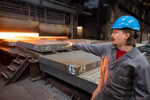 Skrajšani delovni čas v obsegu 36 ur tedensko naj bi v podjetju SIJ Acroni veljal dva meseca. Fotografija je simbolična. / Foto: Nik Bertoncelj