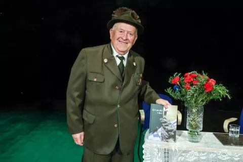 Peter Slatnar predstavitev knjige Krvavški vitez spomini Petra Slatnarja Cerklje / Foto: Tina Dokl